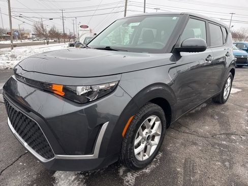 Used 2023 Kia Soul LX w/ Option Group 015 image 3