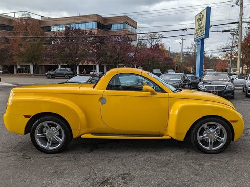 Used 2004 Chevrolet SSR w/ Preferred Equipment Group RWD image 6