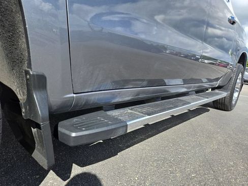 Used 2019 Chevrolet Silverado 1500 High Country w/ Technology Package AWD/4WD image 9