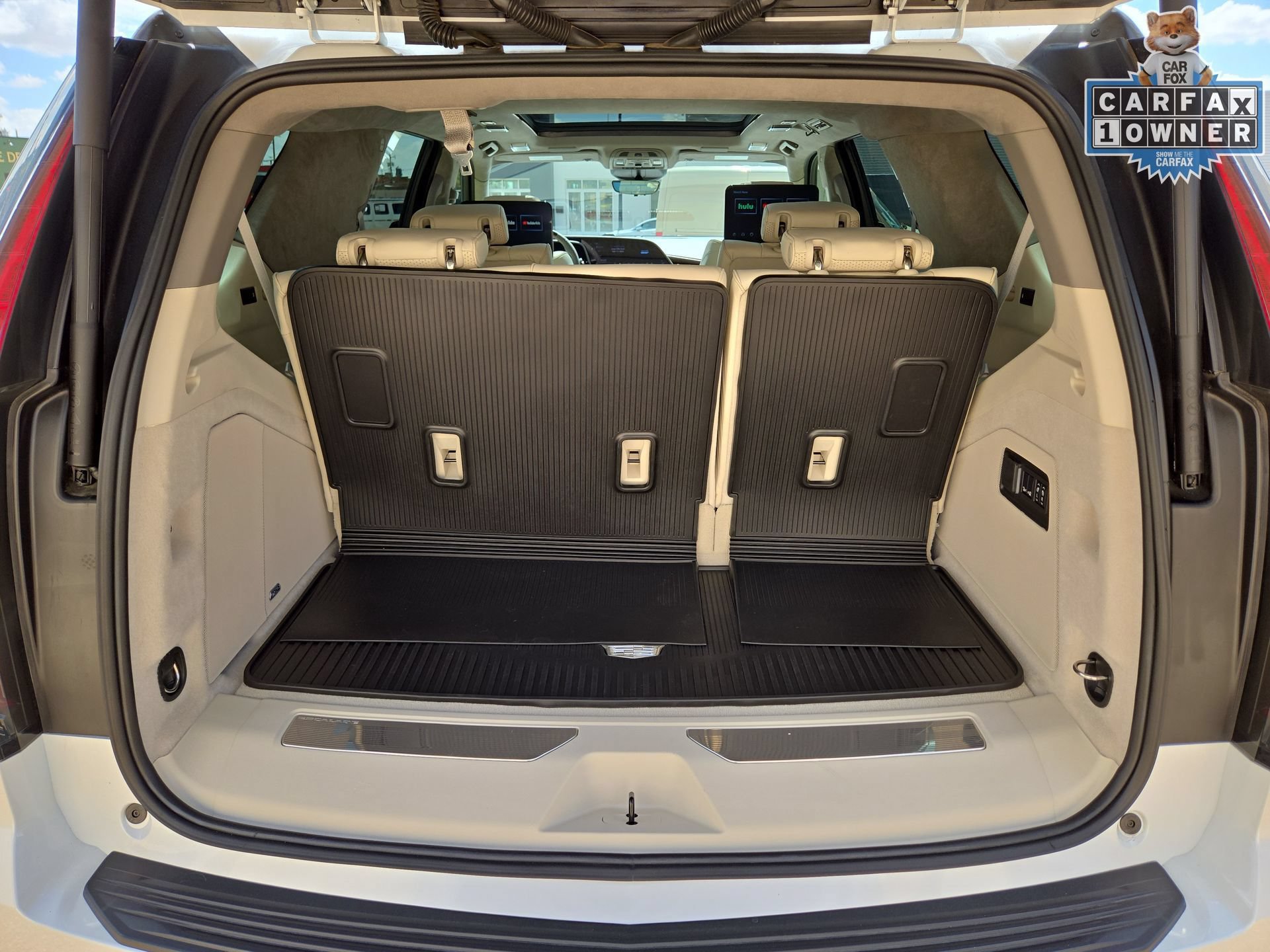 Used 2024 Cadillac Escalade Premium Luxury Platinum w/ Heavy-Duty Trailer Package AWD/4WD image 12