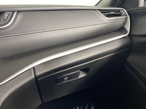 Used 2023 Jeep Grand Cherokee Altitude image 30