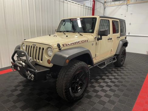 Used 2011 Jeep Wrangler Unlimited Rubicon w/ Connectivity Group AWD/4WD image 5