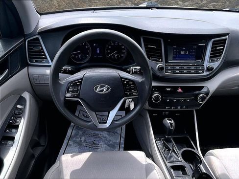Used 2017 Hyundai Tucson SE AWD/4WD image 5