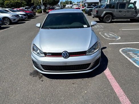 Used 2015 Volkswagen Golf 4-Door FWD image 2