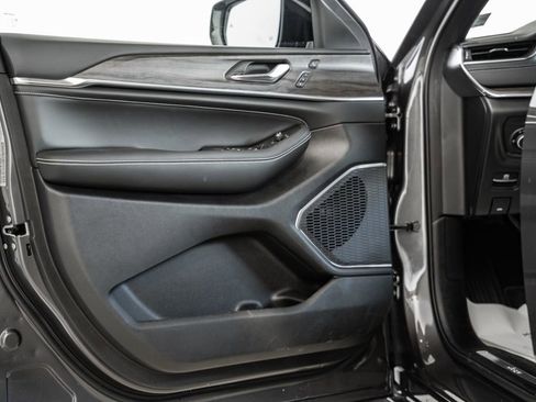 New 2025 Jeep Grand Cherokee Overland image 38