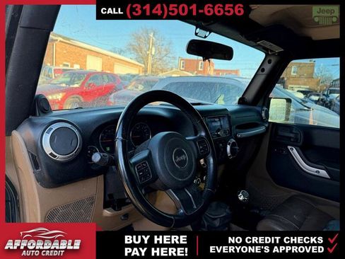 Used 2011 Jeep Wrangler Unlimited Sahara w/ Connectivity Group image 9