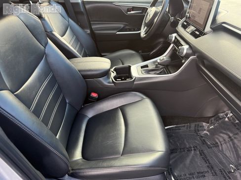Used 2025 Toyota RAV4 XLE Premium image 31