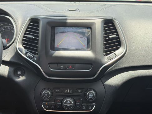 Used 2020 Jeep Cherokee Latitude Plus FWD image 25