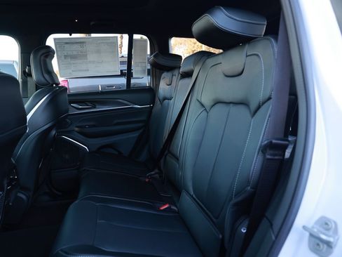 New 2025 Jeep Grand Cherokee Overland image 30