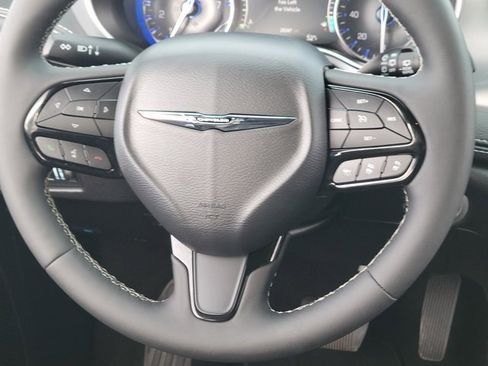 Used 2024 Chrysler Pacifica Touring-L w/ S Appearance Package image 10