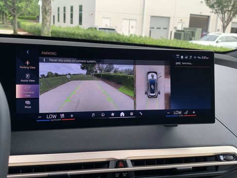 Used 2026 BMW iX xDrive60 w/ Premium Package image 32