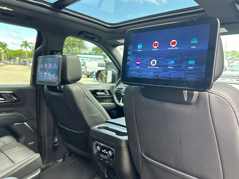Used 2025 Chevrolet Tahoe High Country AWD/4WD image 32