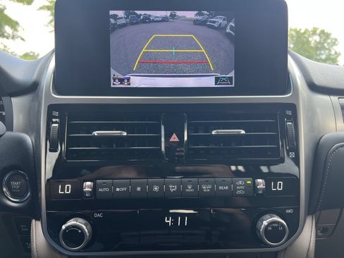 Used 2023 Lexus GX 460 Premium w/ Accessory Package AWD/4WD image 5
