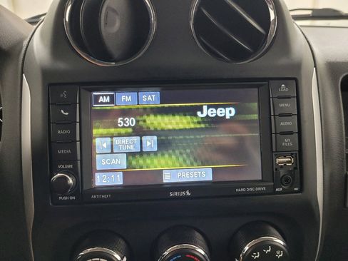 Used 2017 Jeep Compass Latitude AWD/4WD image 25