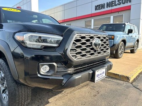 Used 2023 Toyota Tacoma TRD Off-Road w/ Advanced Technology Package image 3