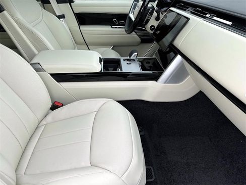 New 2025 Land Rover Range Rover SE image 10