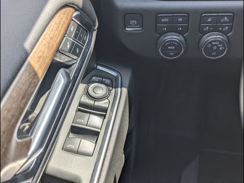 Used 2023 Chevrolet Silverado 1500 High Country w/ High Country Premium Package AWD/4WD image 29