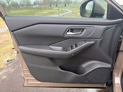 Used 2024 Nissan Rogue SV image 20