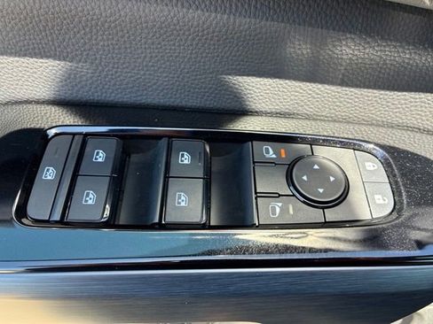 Used 2025 Nissan Pathfinder SL w/ SL Premium Package AWD/4WD image 18