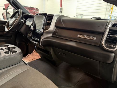 Certified 2024 RAM 2500 Big Horn w/ Night Edition AWD/4WD image 9