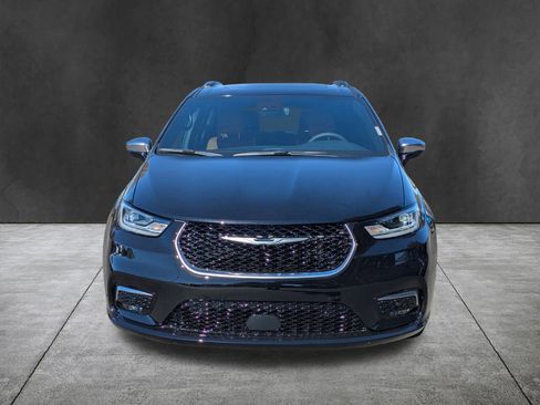 New 2026 Chrysler Pacifica Pinnacle image 9