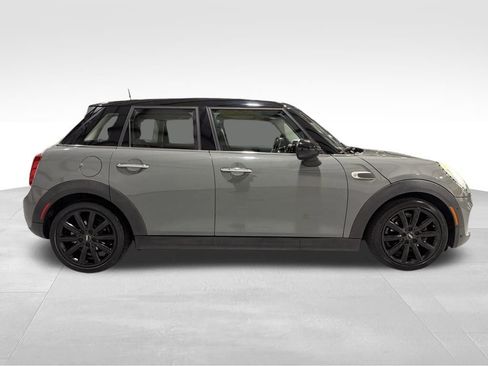 Used 2018 MINI Cooper 4-Door Hardtop image 5