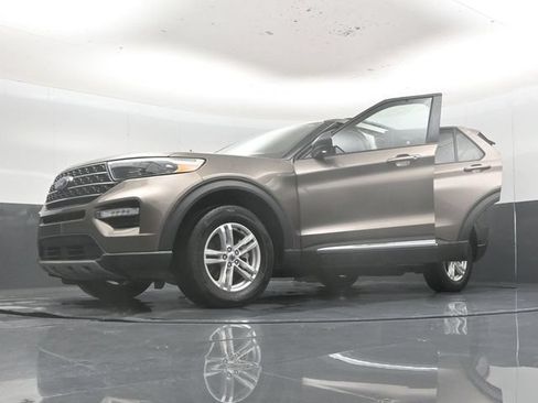 Used 2021 Ford Explorer XLT w/ Equipment Group 202A AWD/4WD image 62