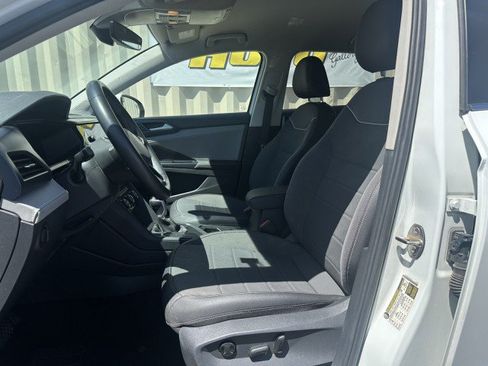 Used 2024 Volkswagen Taos SE FWD image 5