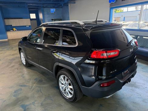 Used 2016 Jeep Cherokee Limited w/ Luxury Group AWD/4WD image 12