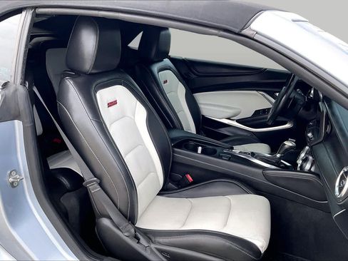 Used 2018 Chevrolet Camaro SS RWD image 8
