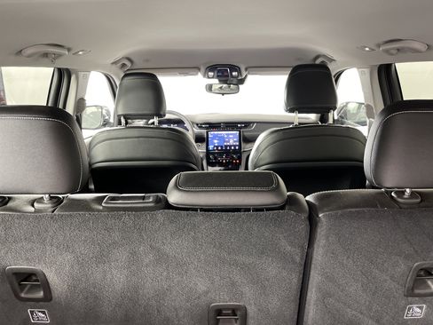 Used 2023 Jeep Grand Cherokee Limited image 15