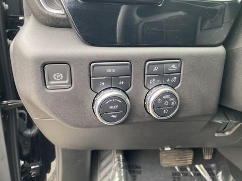 Used 2025 GMC Sierra 1500 SLT AWD/4WD image 22