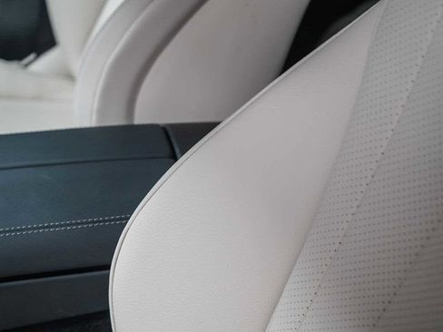 Used 2025 Mercedes-Benz E 350 Sedan image 19