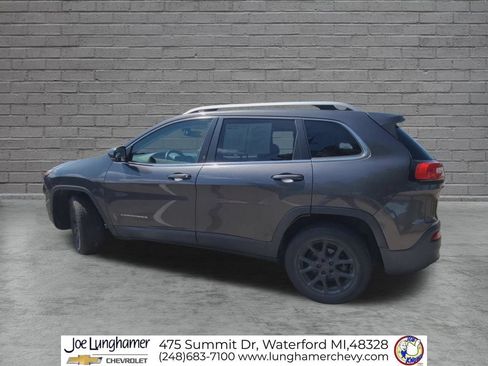 Used 2017 Jeep Cherokee Latitude w/ Safety/Convenience Group FWD image 7