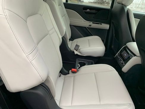 New 2026 Lincoln Aviator AWD image 13