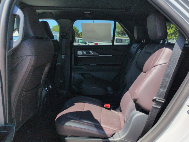 New 2027 Ford Explorer Platinum RWD image 14
