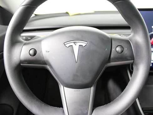 Used 2020 Tesla Model 3 Standard Range Plus image 11