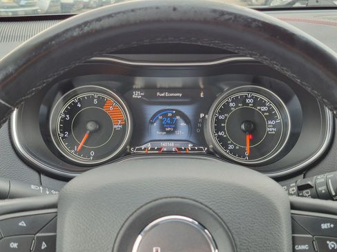 Used 2019 Jeep Cherokee Trailhawk AWD/4WD image 20