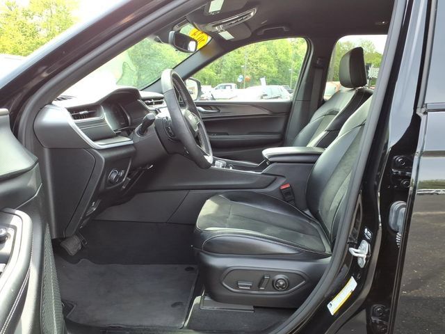 Certified 2024 Jeep Grand Cherokee Altitude AWD/4WD image 13