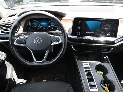 Used 2024 Volkswagen Atlas SE AWD/4WD image 19