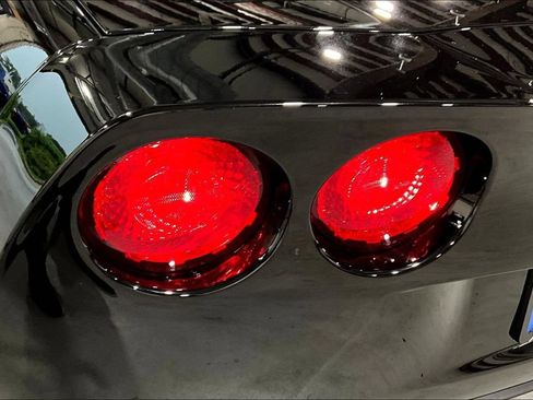 Used 2005 Chevrolet Corvette Convertible w/ Preferred Equipment Group RWD image 20