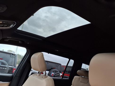 New 2025 Jeep Grand Cherokee L Limited image 10