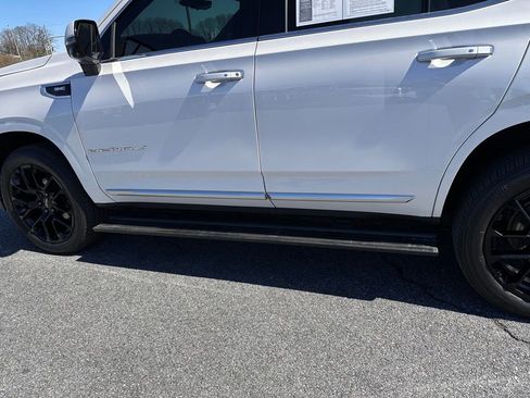 Used 2021 GMC Yukon Denali w/ Denali Premium Package image 44