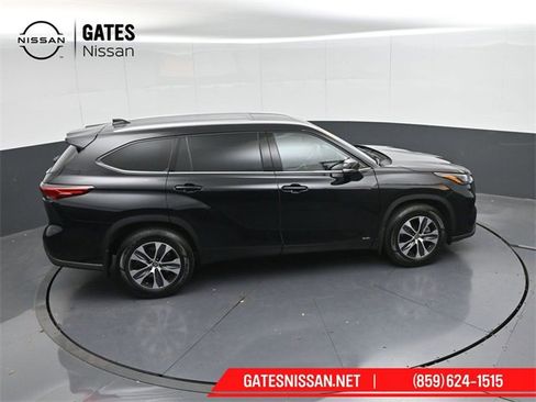 Used 2022 Toyota Highlander XLE image 43