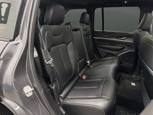 New 2025 Jeep Grand Cherokee Limited w/ Black Appearance Package image 32