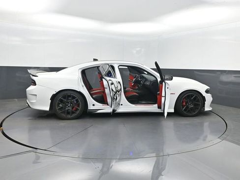 Used 2018 Dodge Charger R/T Scat Pack RWD image 30