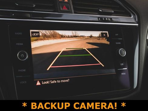 Used 2022 Volkswagen Tiguan SE R-Line image 3