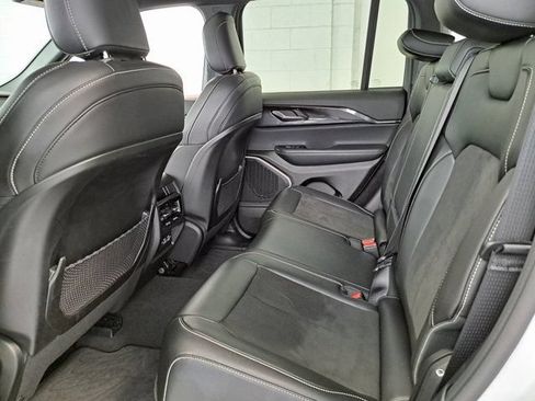 Used 2022 Jeep Grand Cherokee Altitude AWD/4WD image 25