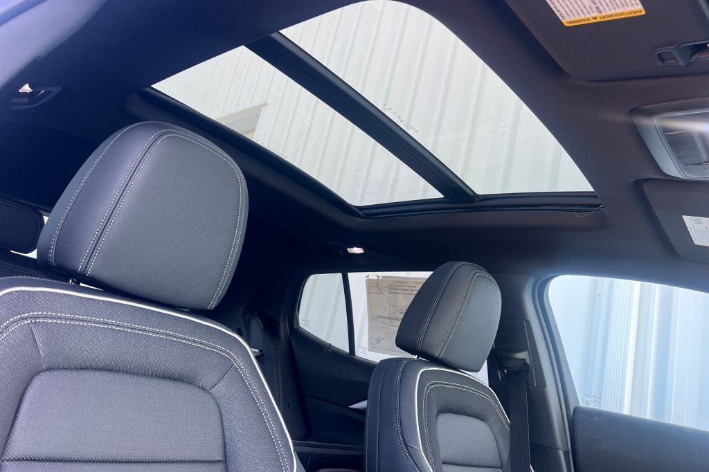 New 2026 Chevrolet Equinox EV LT w/ Convenience Package II FWD image 14