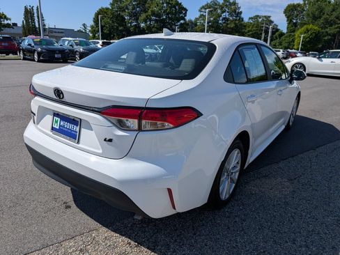 Used 2026 Toyota Corolla LE w/ LE Premium Package FWD image 6
